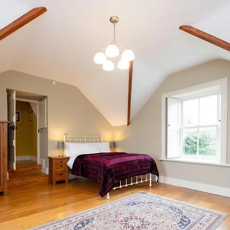 펜션 Historic Luxury House Corofin (Clare)